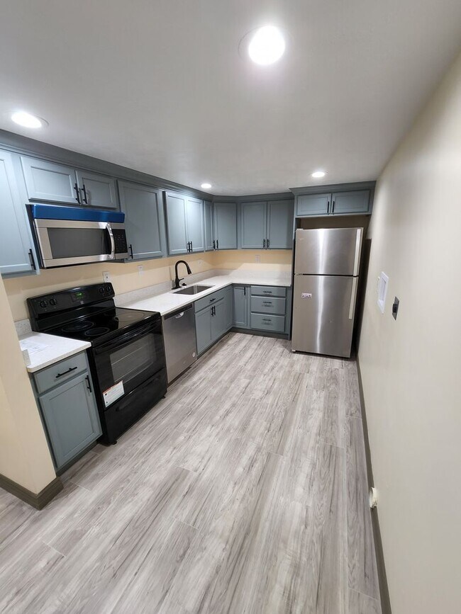 Building Photo - 11369 Hereford Ct Unit Basement Rental
