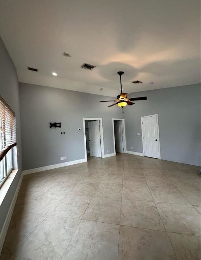 Photo - 1/1 with private entrance