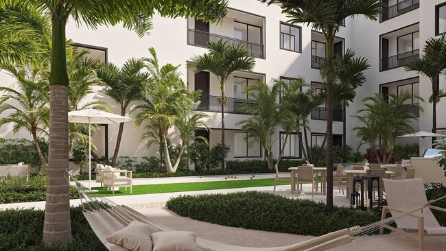 Courtyard - Bimini Square