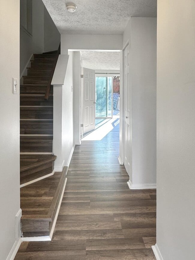 Photo - 563 Melissa Ct