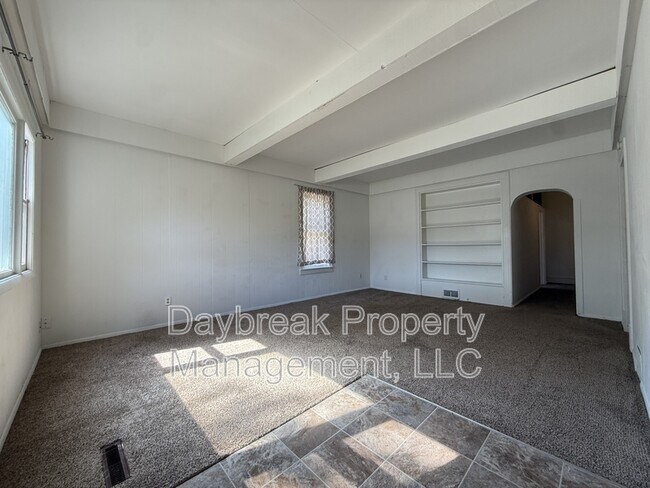 Photo - 1228 10th St N