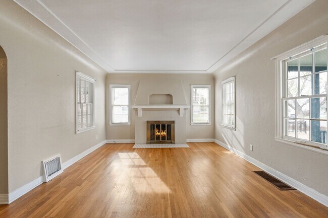 Photo - 1321 E Monument St