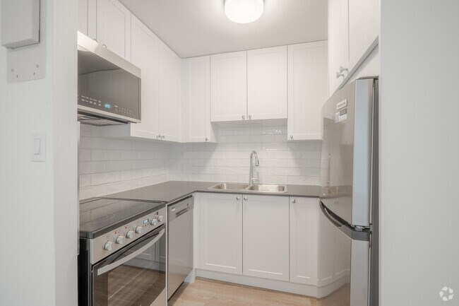 2BR, 1BA - 924SF - Kitchen - 139 Christopher Drive,205 & 215 Champlain Blvd
