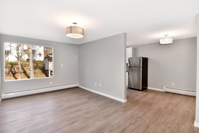 Photo - 192 Allen St