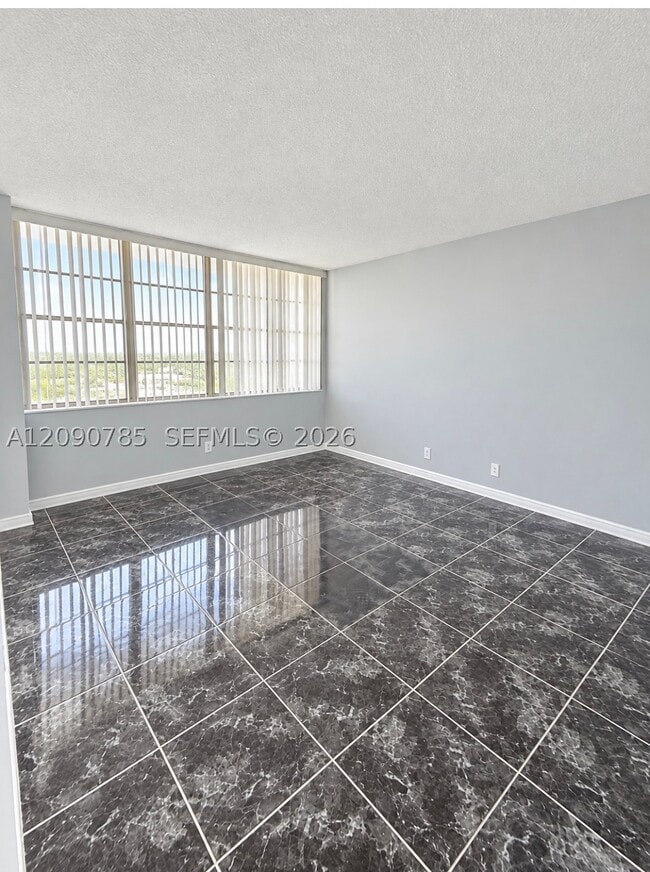 Photo - 2025 NE 164th St Unit 819