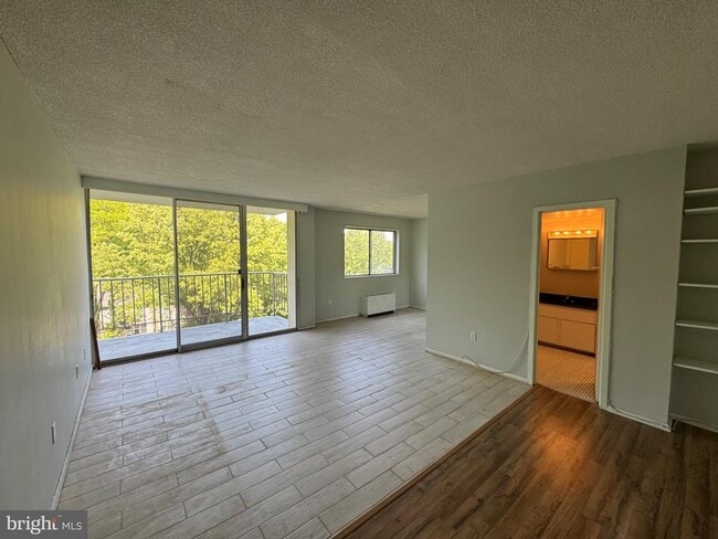 Building Photo - 2059 Huntington Ave Unit 702