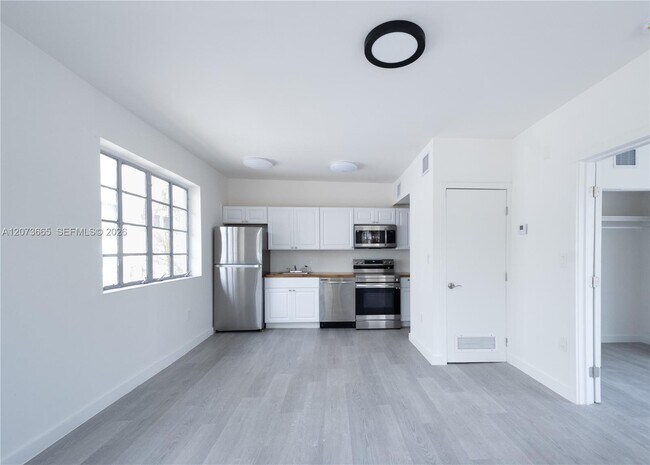 Building Photo - 423 NE 71st St Unit 4