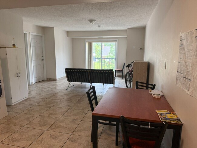 Photo - 49 Columbia St W