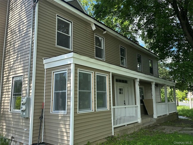 Building Photo - 1445 Burlingham Rd