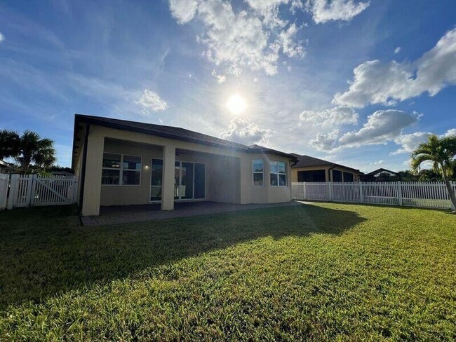 Photo - 11948 SW Crestwood Cir