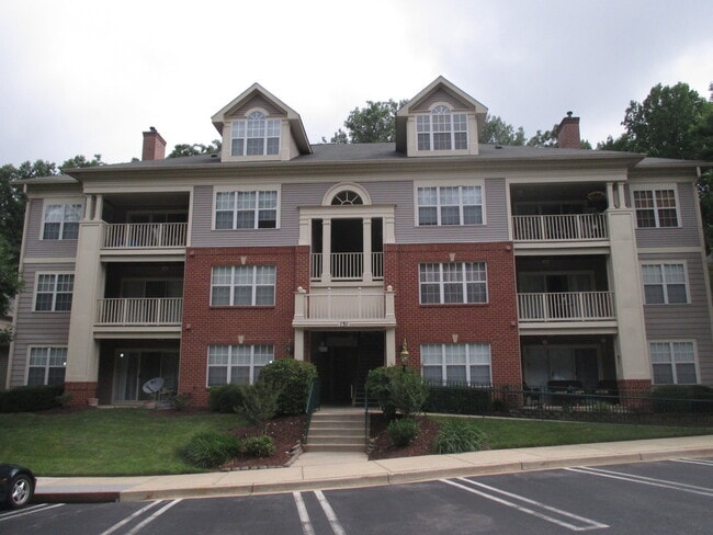 Building Photo - Gorgeous 2 Bedroom Condo in Timberbrook!