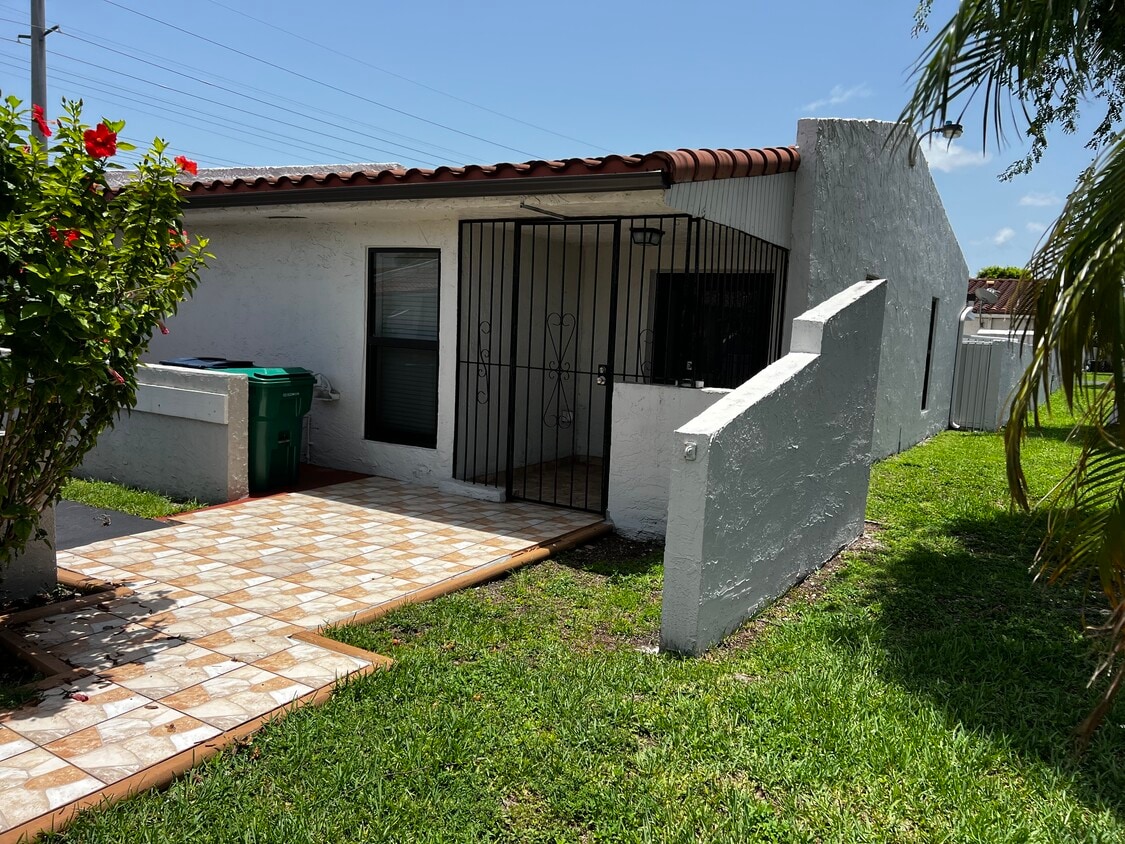 Photo - 9466 SW 6th Terrace (Miami, FL)
