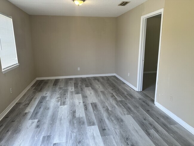 Photo - College Corner Apartments Unit 3