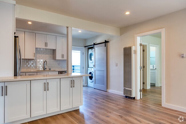 2BR, 2BA