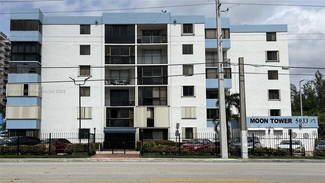 Building Photo - 5033 NW 7th St Unit 508