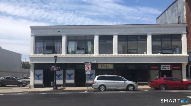 Building Photo - 215 Bank St Unit 2