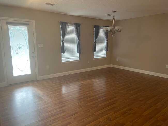 Photo - 155 Conquest Ave