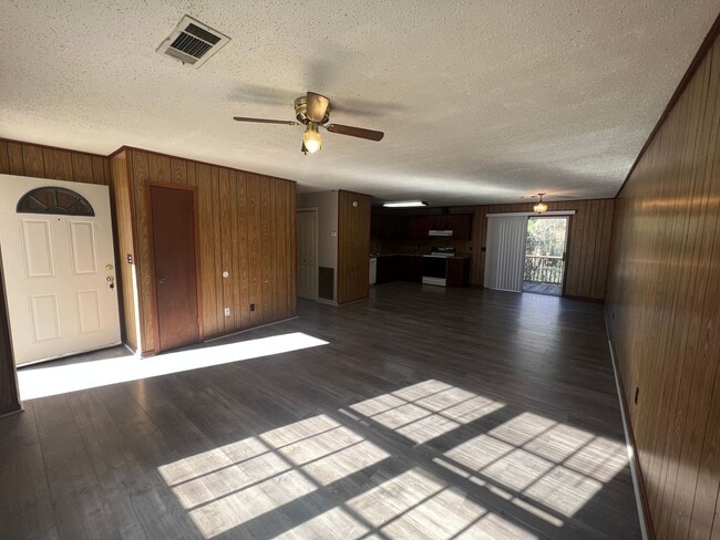 Photo - 3 bedroom 1 bathroom home in Colonial Hills