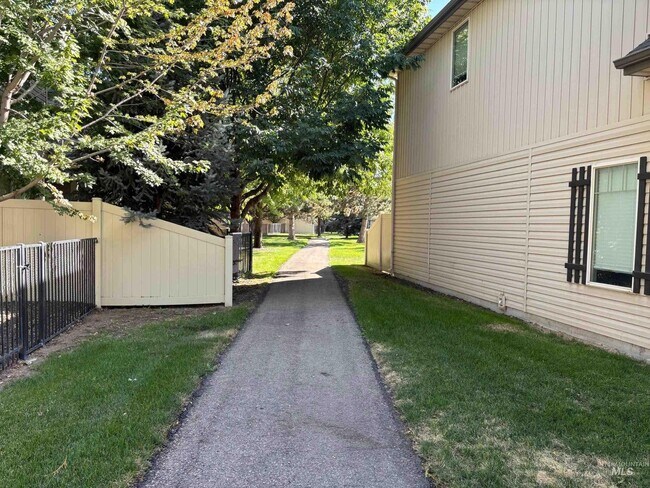 Photo - 8867 W Evening Star Ln Unit 1