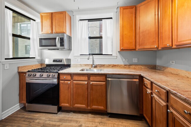 2211 W Winona St Unit 1