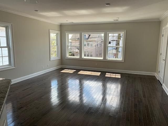 207 Seeley Ave