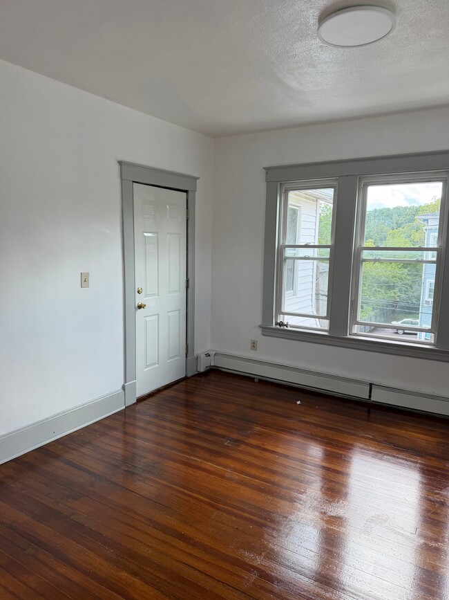 Photo - 219 Bond St Unit Apt