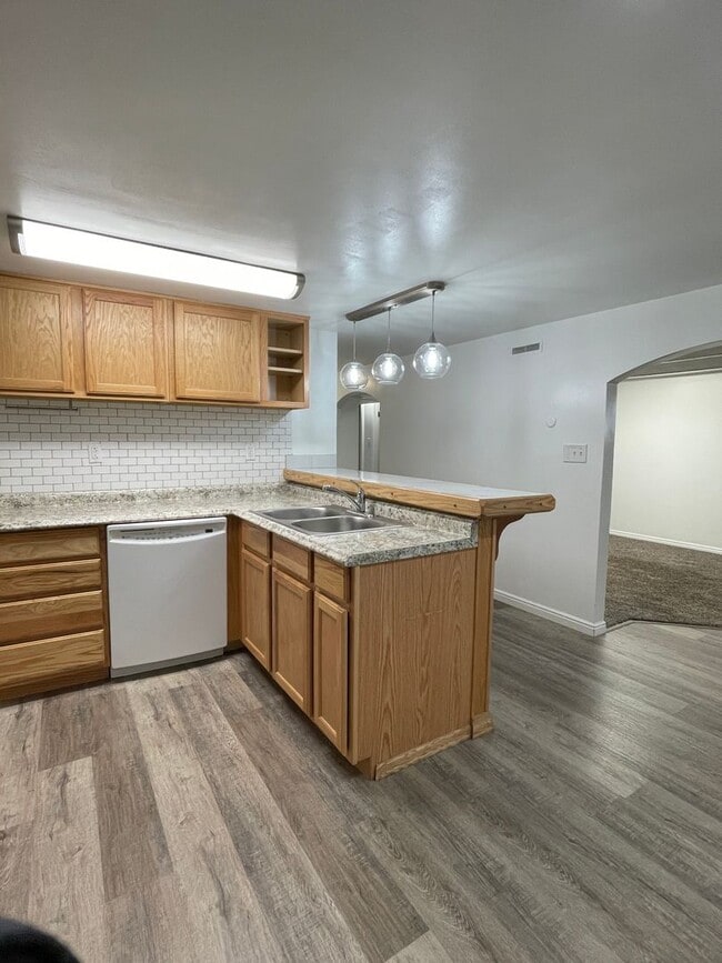 Building Photo - 5520 S 2050 W Unit 5520 S 2050 W B