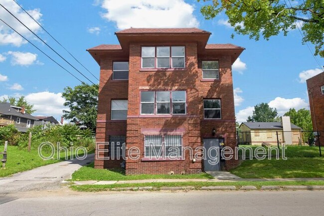 Photo - 1094 Oakwood Ave