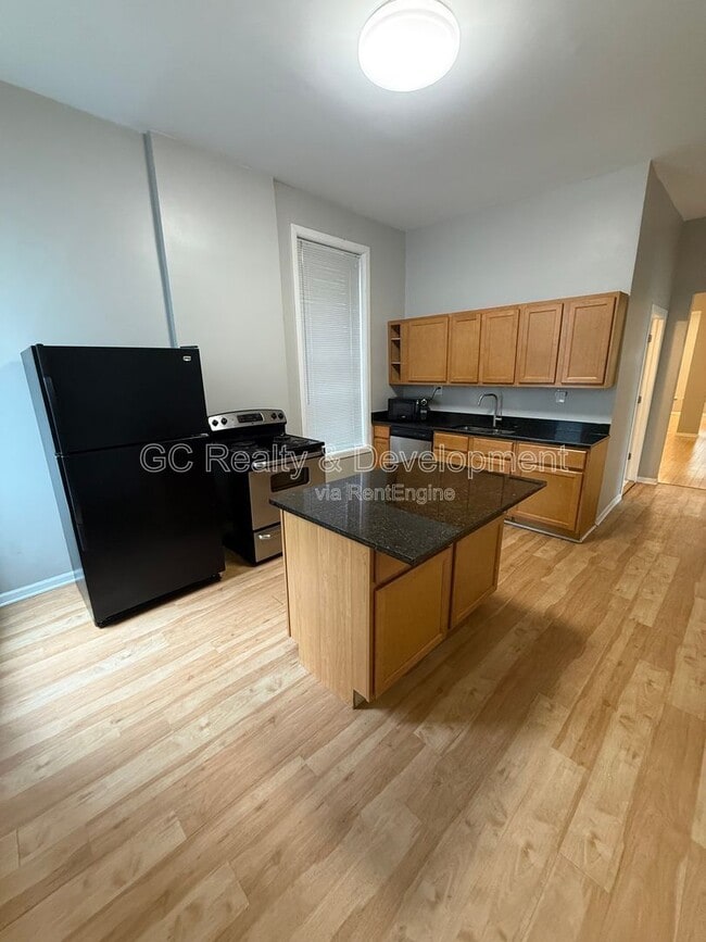 Photo - 3609 S Giles Ave Unit 2