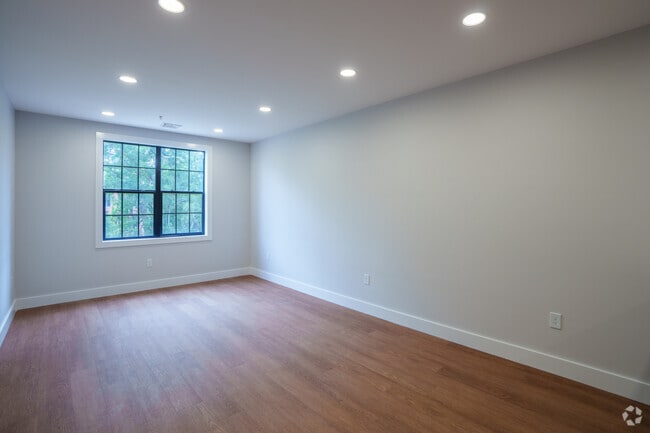 1BR, 1BA - 694SF - Living Room - 354 Park
