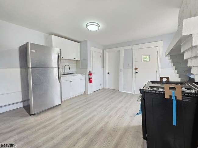 Building Photo - 8 Lincoln Ave Unit 2