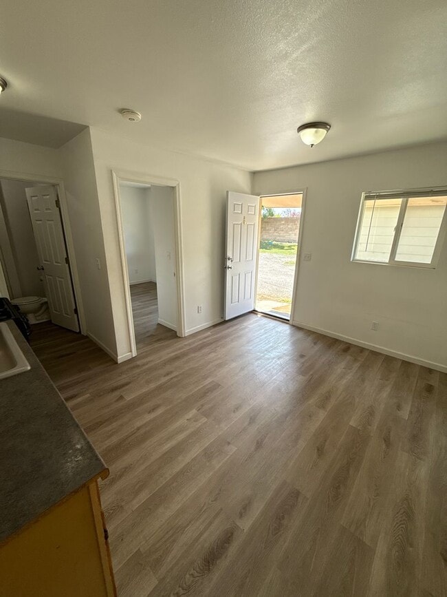 Photo - 2.2 Miles to Oregon Tech and Sky Lakes Medical Center! Newly renovated 1bdrm - APPLICATION PENDING