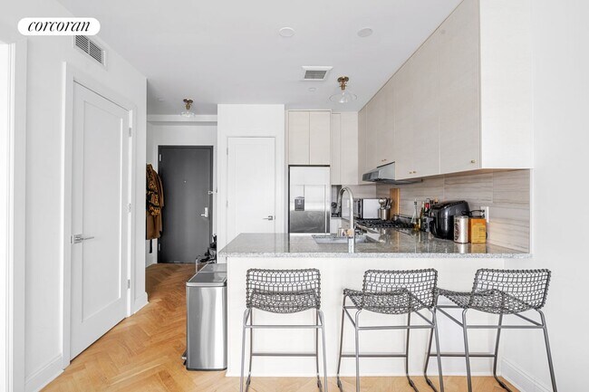 Photo - 737 Bergen St