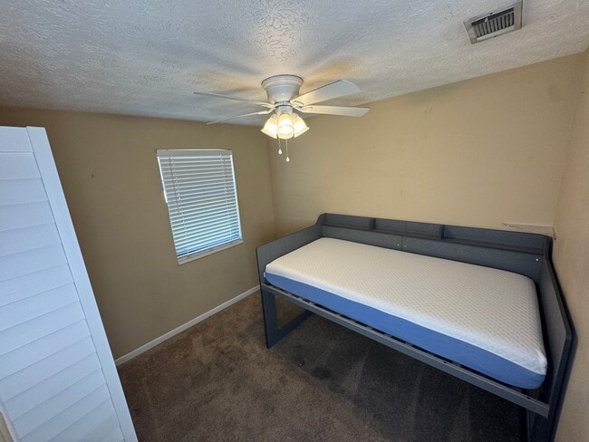 Photo - 8229 Frost St N