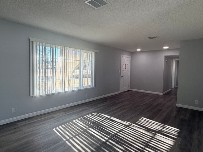 Photo - READY NOW! 3+2