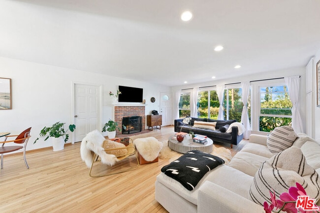 Photo - 29242 Heathercliff Rd