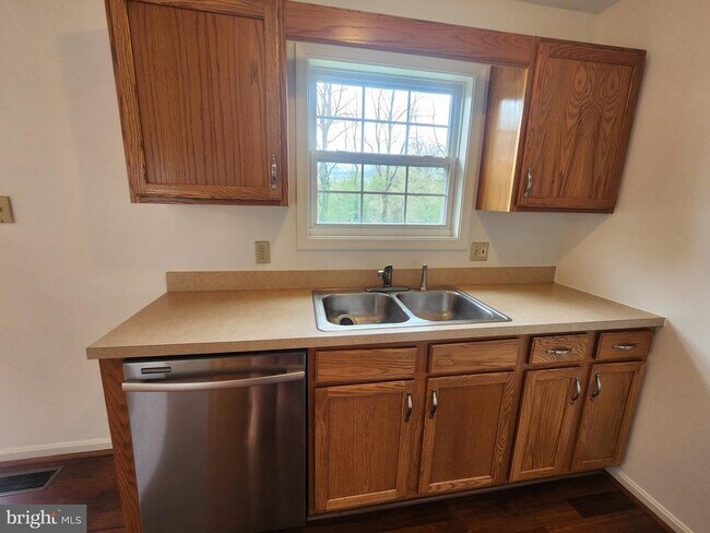 Photo - 1048 Kasinof Ave
