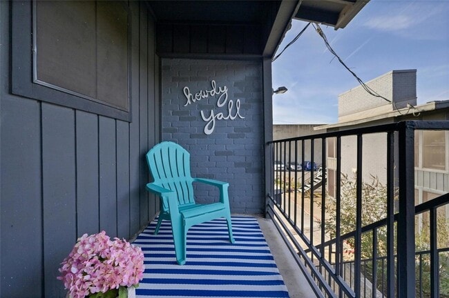 Building Photo - 909 Reinli St Unit 228