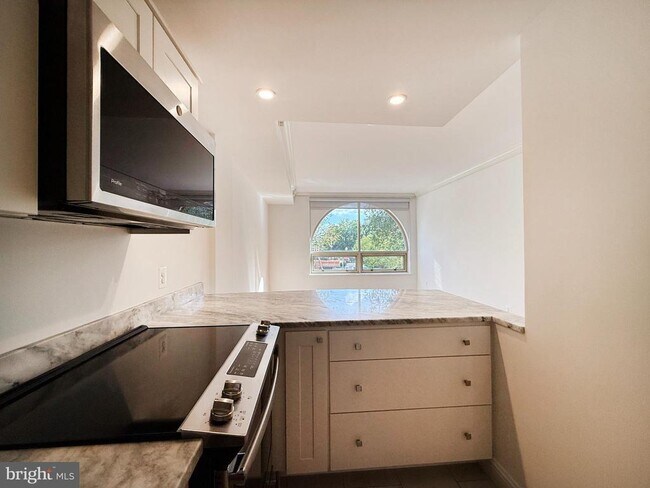 Photo - 2719 M St NW Unidad 2719