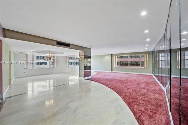 Photo - 5255 Collins Ave Unidad 5255 Collins Ave # 5J