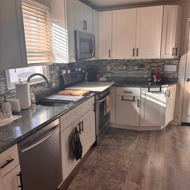 Photo - 466 Windsor Dr