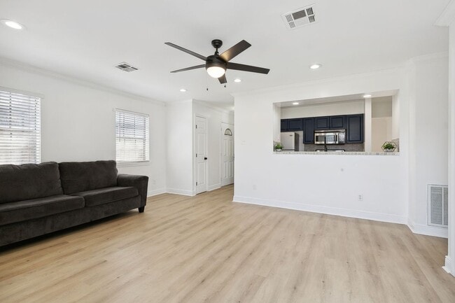 Photo - 4659 Dart St