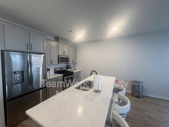 Photo - 506 Green Fern Dr