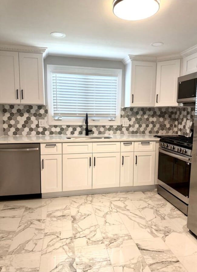 Photo - 1016 Middleborough Rd Townhome