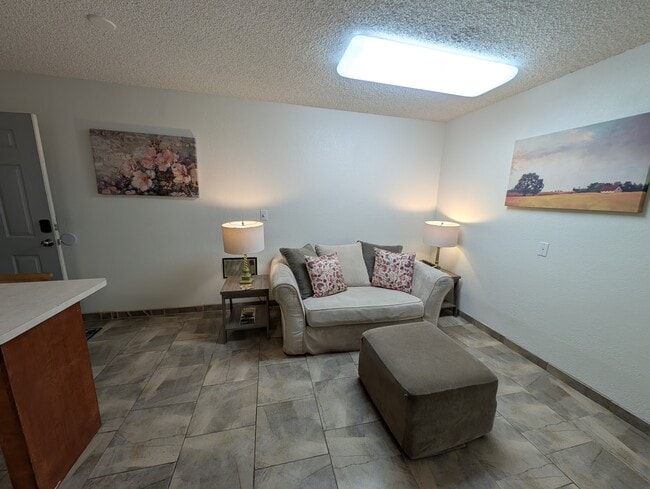 Photo - 605 Flora St Unit Apartment