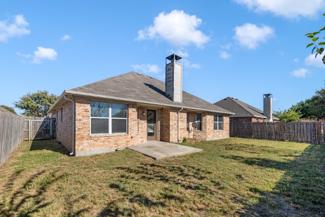 Photo - 610 Brenna Rd
