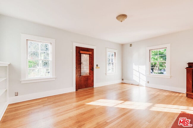 1005 W Kensington Rd