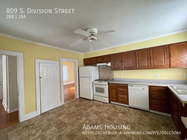 Photo - 809 S Division St