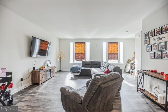 Photo - 28 Sparrow Cir