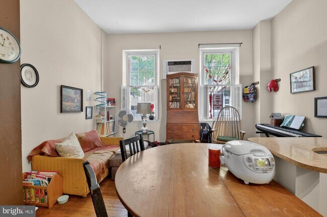 Photo - 1336 Lombard St Unit 1F